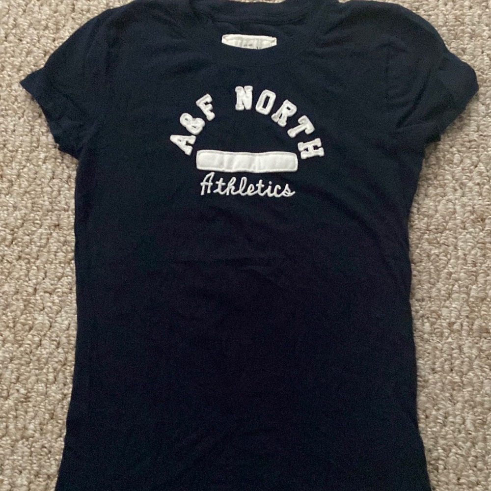 Womens Navy blue Abercrombie excellent condition size medium tshirt
